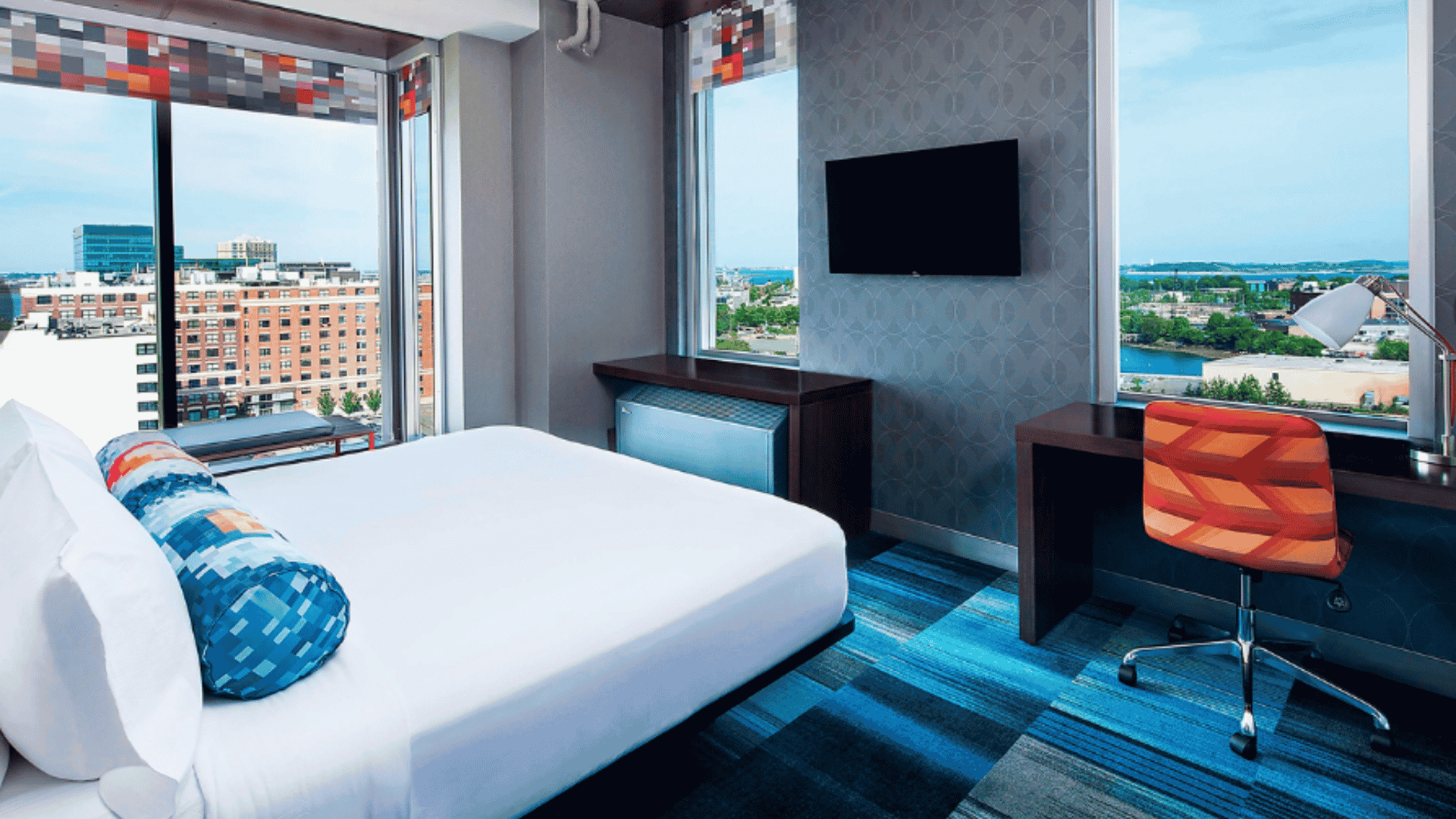 Aloft Boston Seaport District Room
